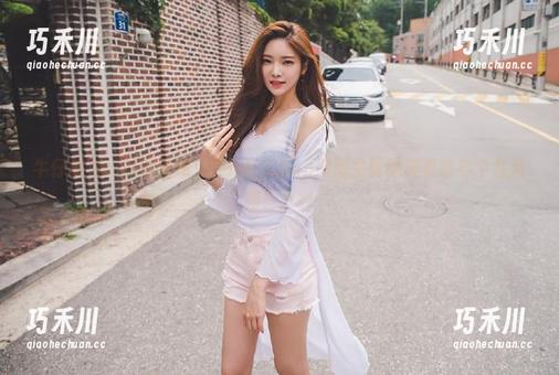 牛仔裤与cos的碰撞：MiMi Chan原图呈现绝美姿态与个性风格！.txt
